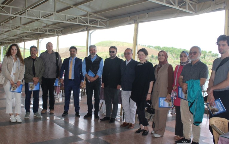 Kaymakam Korkutata Bienal Üyeleriyle Buluştu