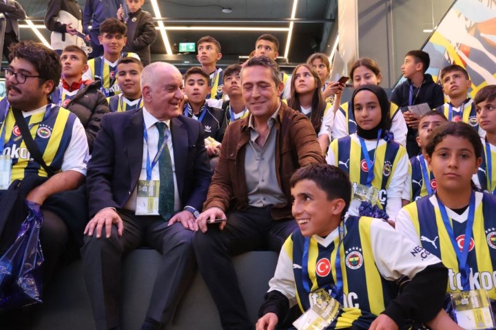 Depremzede Çocuklara Ali Koç’tan Sürpriz