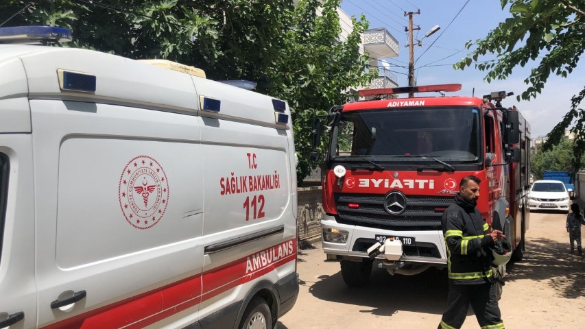 Bahçede Çıkan Yangın Paniğe Neden Oldu 