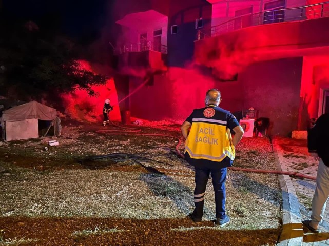 Adıyaman'da Tütün Ambarında Korkutan Yangın 