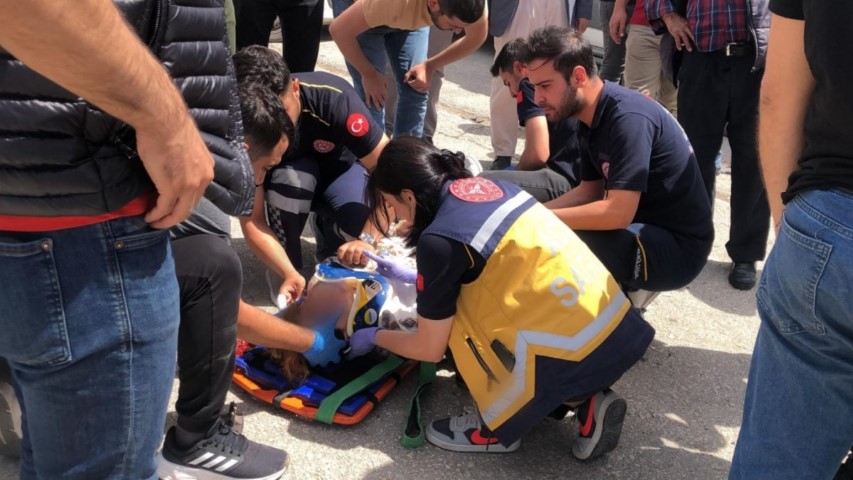 Otomobil Motosiklete Çarptı, Sürücü Yaralandı