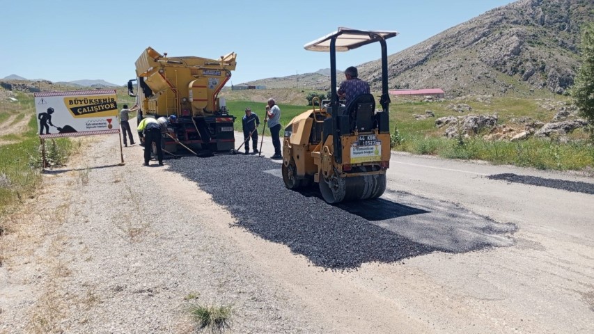 Elbistan’da Kırsal Mahalle Yolları İyileşiyor