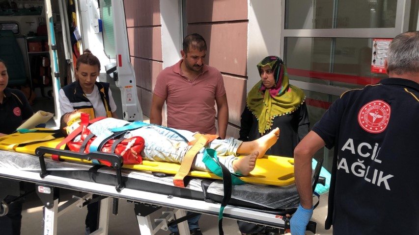Römork Lastiği Patladı 2 Kişi Yaralandı