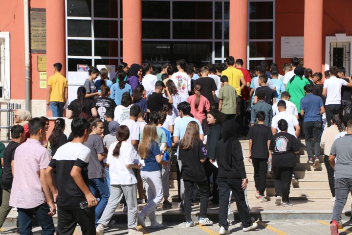 Adıyaman’da LGS Heyecanın İlk Oturumu Başladı