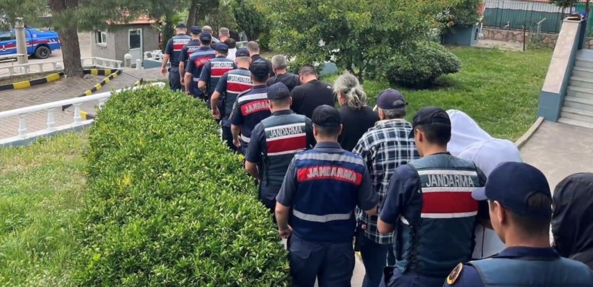 Göçmen Kaçakçılığı Operasyonları: 63 Gözaltı