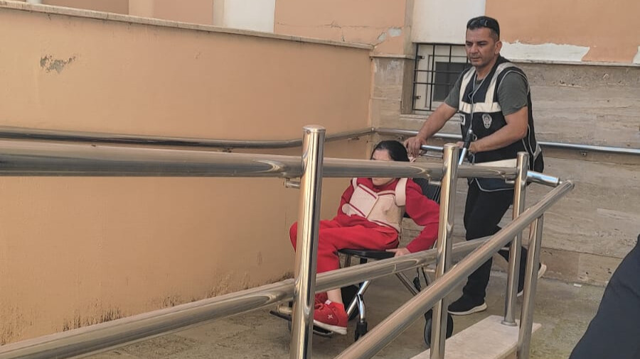 Engelli Öğrenciyi Polis Sınava Yetiştirdi