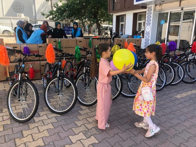 Adıyaman’da Yetim Çocuklara Bisiklet Hediyesi