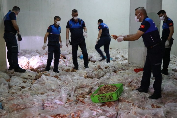 10 Ton Kokmuş Tavuk Eti Bulundu