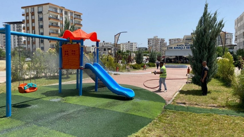 Kahta'da Parklar Bayrama Hazır Hale Getirildi