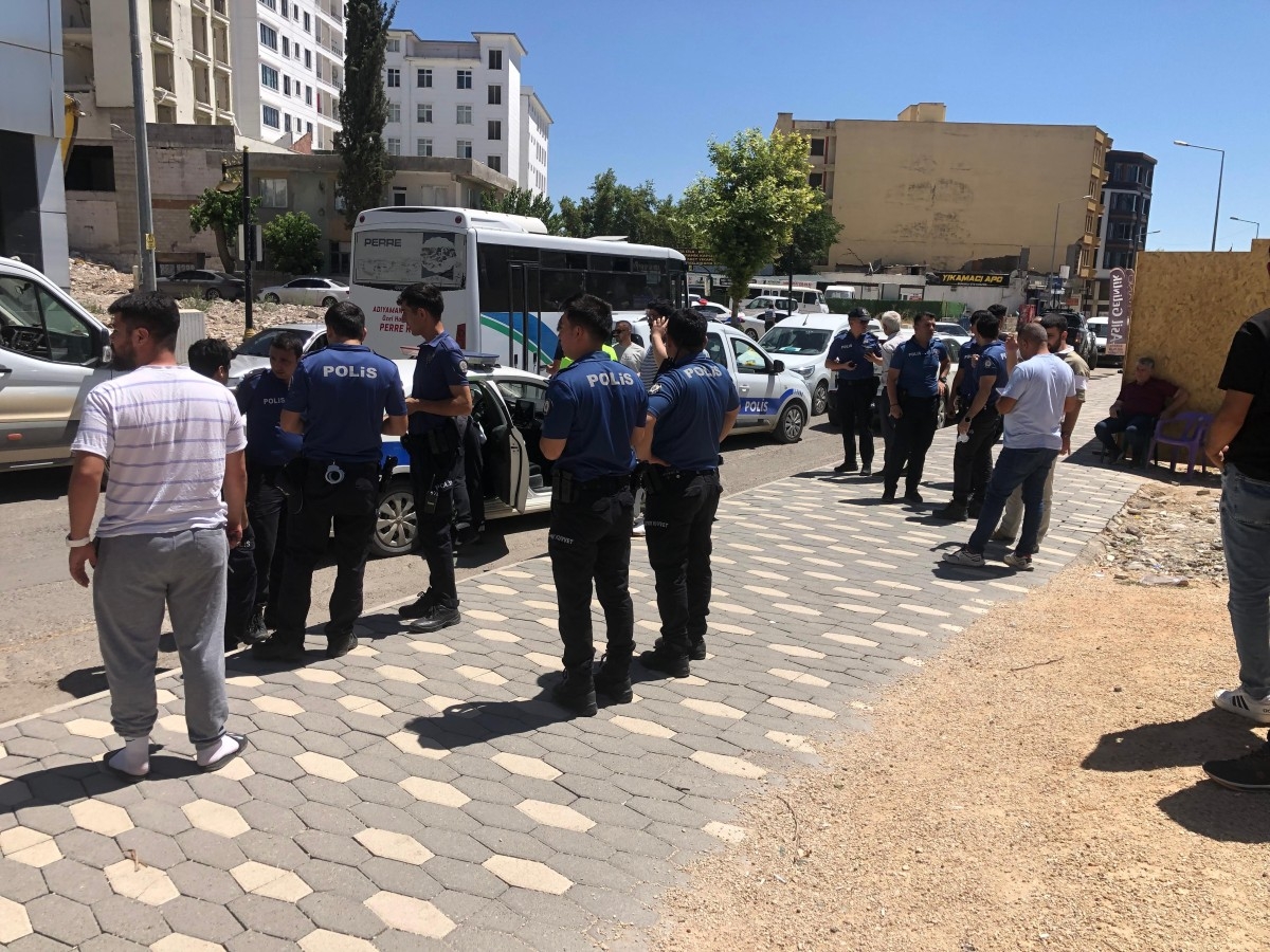 Trafikte Yol Verme Tartışması Kavgaya Dönüştü