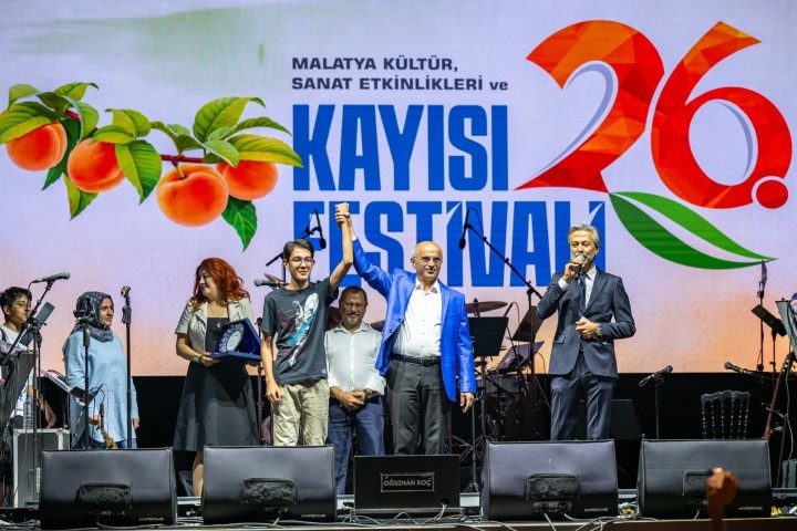 Kayısı Festivalinde Oğuzhan Koç Rüzgârı Esti