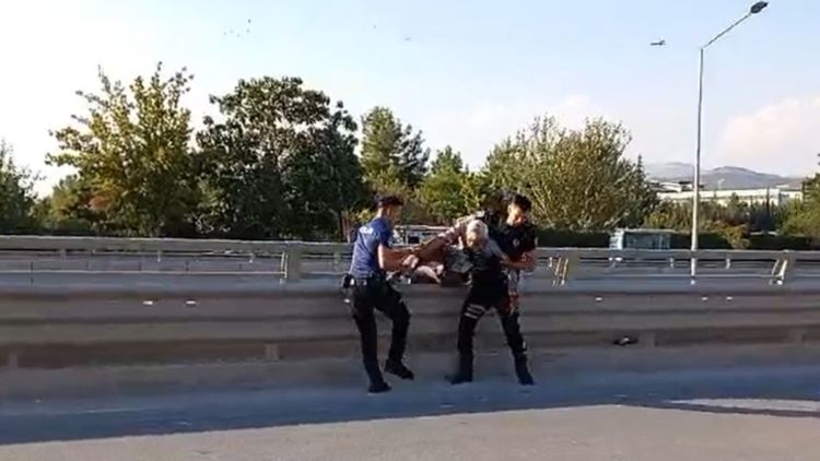 İntihar Girişimi Polis Tarafından Önlendi