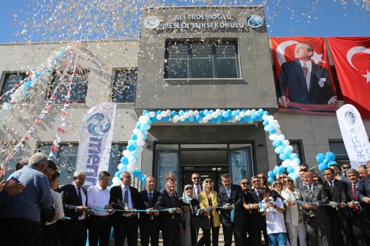 Erdemoğlu Ailesi’nden ADYÜ'ye Büyük Katkı