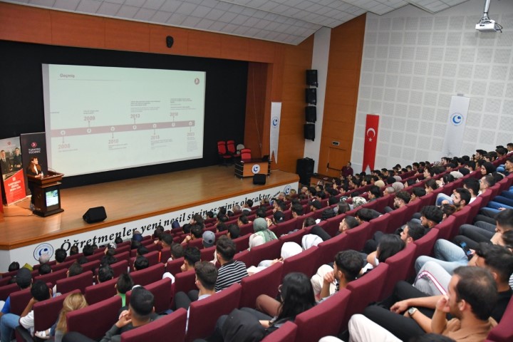 ADYÜ'de 'Uçuş ve Ötesi' Söyleşisi