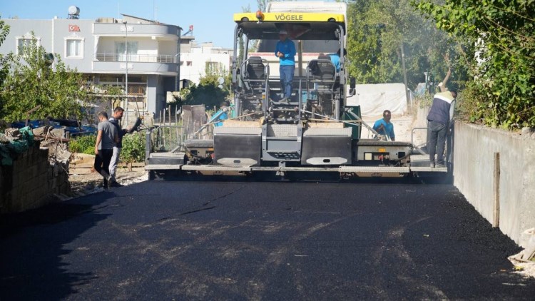Adıyaman'da Asfalt Serimi Yapılıyor