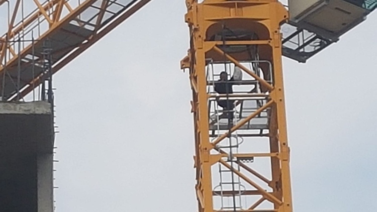 Adıyaman'da Kule Vinçte İntihar Girişimi