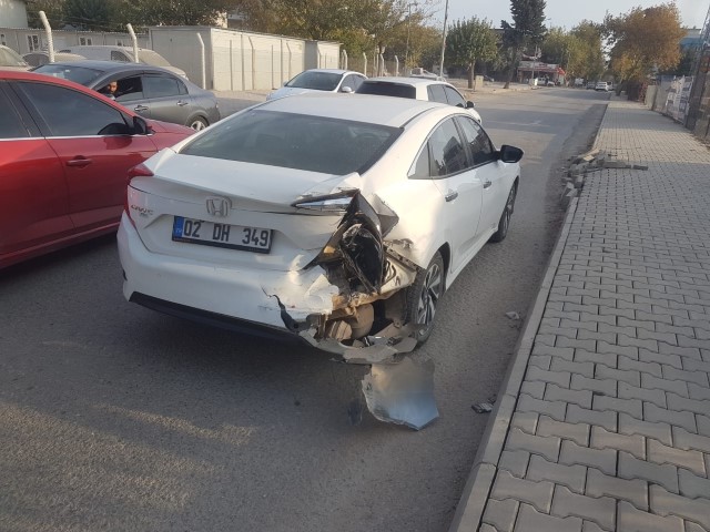 Biri Ambulans Üç Araç Birbirine Girdi