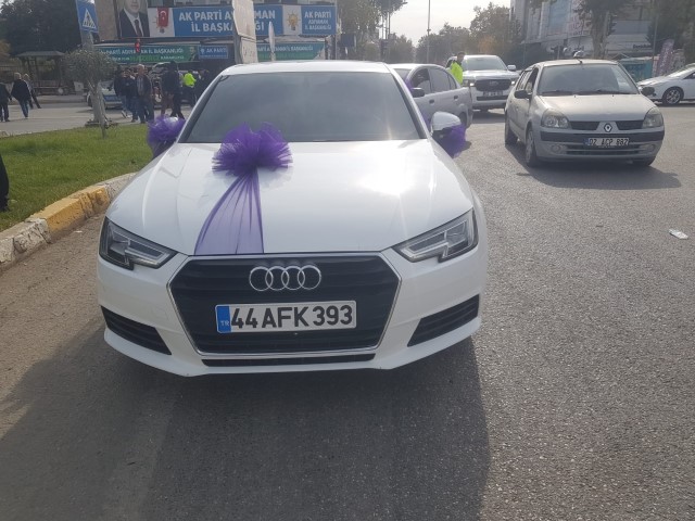 Gelin Arabası İle Motosiklet Çarpıştı