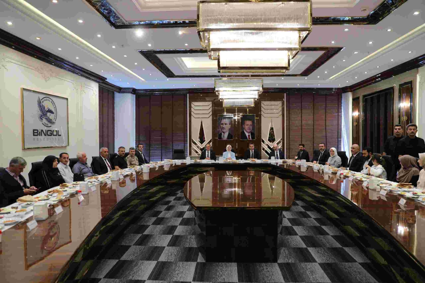 Göktaş, Bingöl'de Şehit Aileleriyle Buluştu