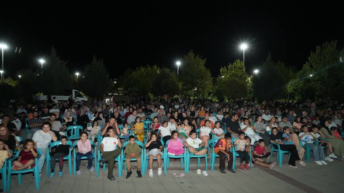Adıyaman’da, Açık Hava Sinemasına Yoğun İlgi