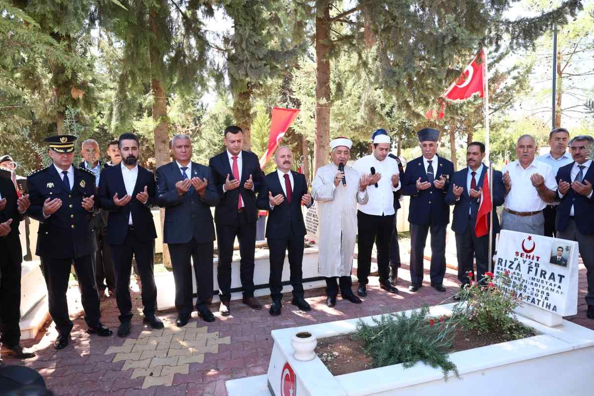 Adıyamanda Gaziler Günü'nde Şehitlik Ziyareti