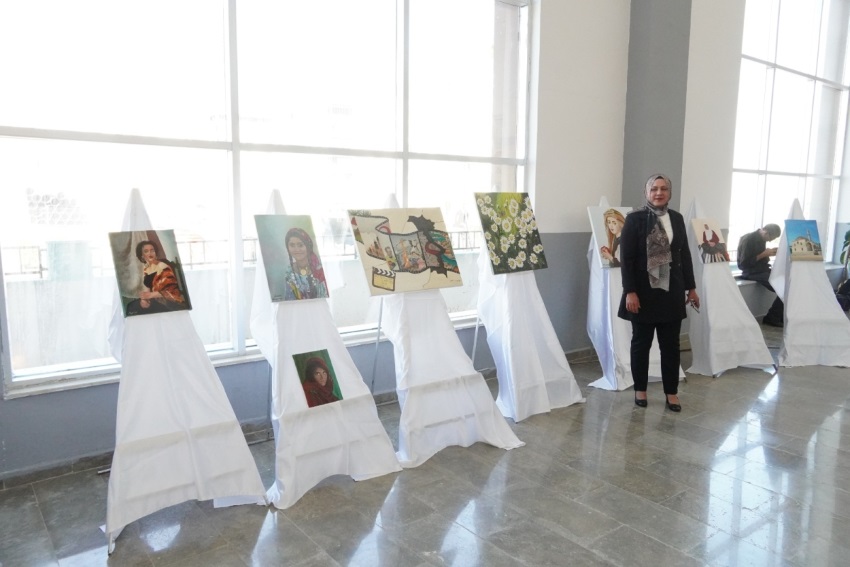Ressam Hayriye Abuş’un Sergisi İlgi Gördü