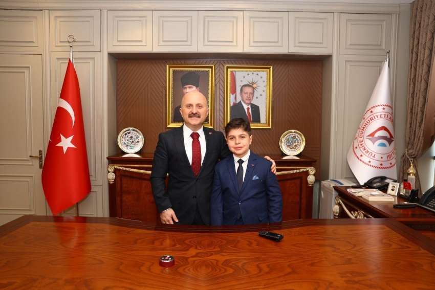 Vali Varol Makamını Öğrenciye Devretti