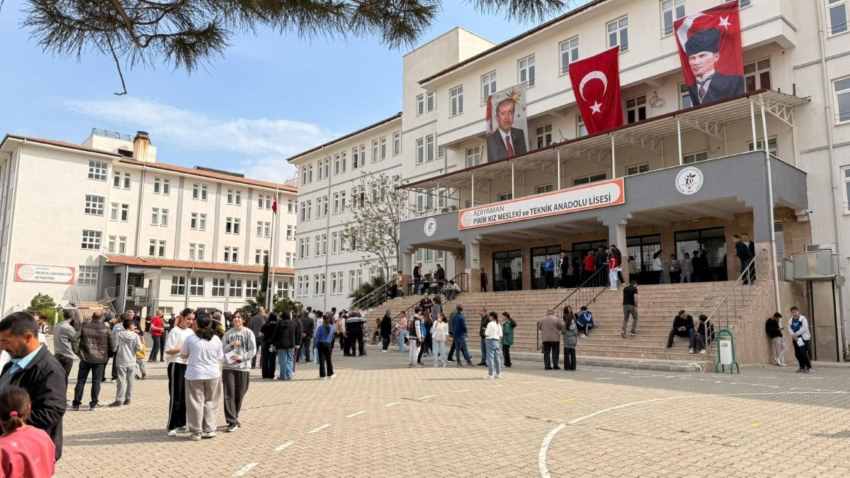 Adıyaman’da Bursluluk Sınavına Yoğun İlgi