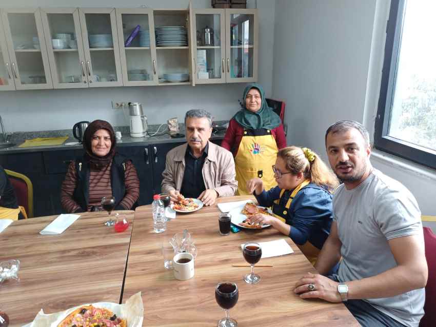 “Adıyaman’da Özel Gereksinimli Gençlere Hamur İşi Kursu Tamamlandı”