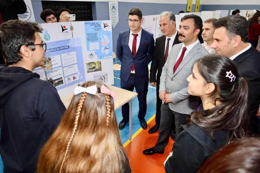 Geleceğin Bilim İnsanları Kahta’da Sahneye Çıktı