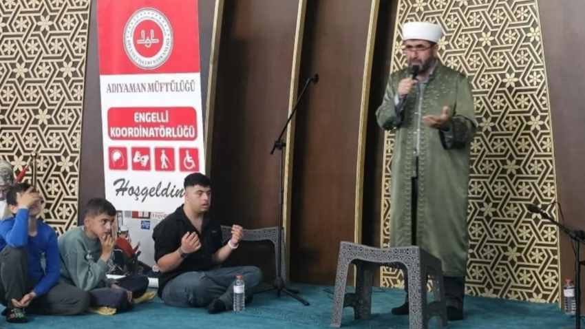 Merkez Meydan Camii’nde Engelleri Aşan Buluşma