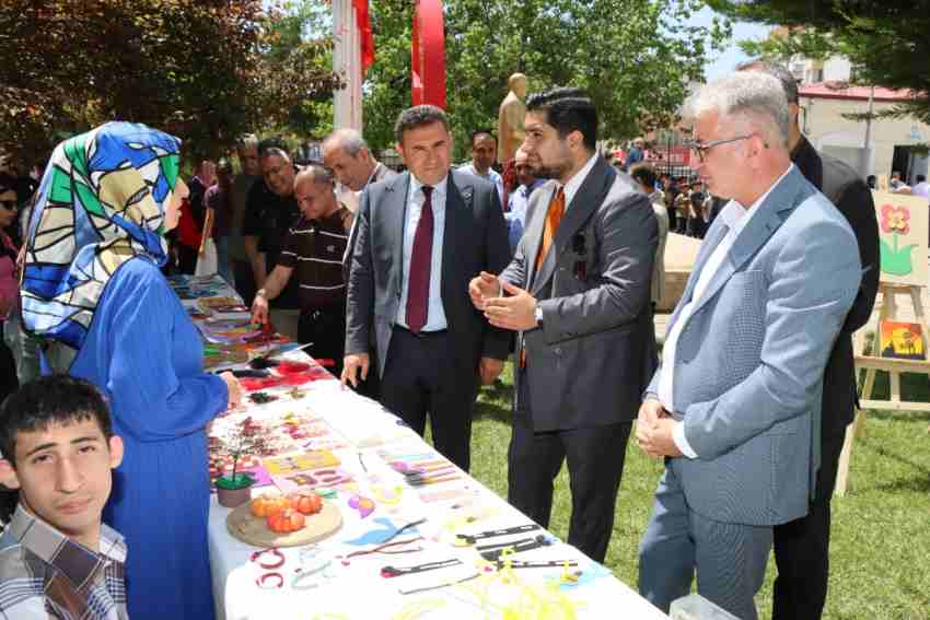 Minik Yeteneklerden Büyük Eserler