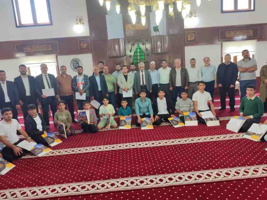 Kur’an Aşkı Minarelerden Gönüllere Yükseldi