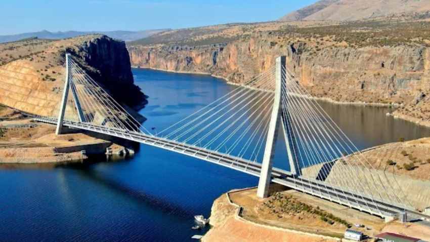 Nissibi Köprüsü 11 Yıldır Fırat’ın İki Yakasını Birleştiriyor