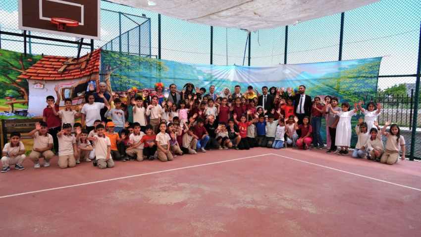 Genç Tiyatrocular Miniklere Sanat Taşıyor