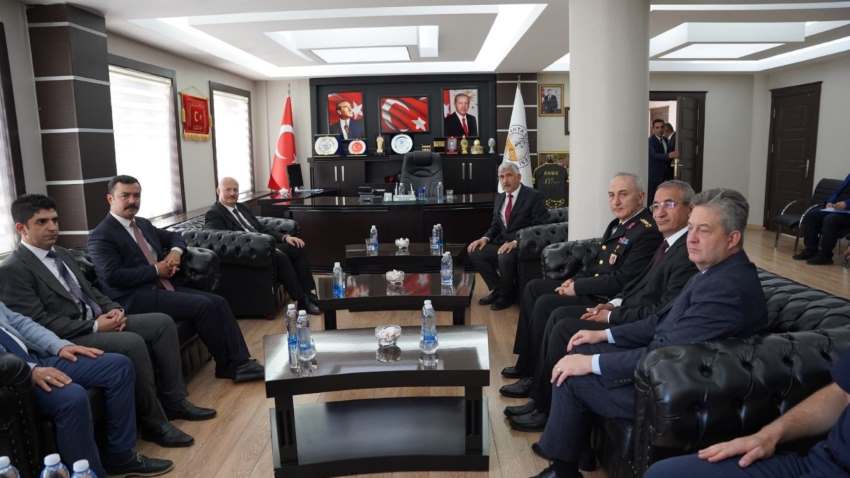 Vali Küçük’ten Kahta’ya Ziyaret: Projeler ve Gençlik Gündemde