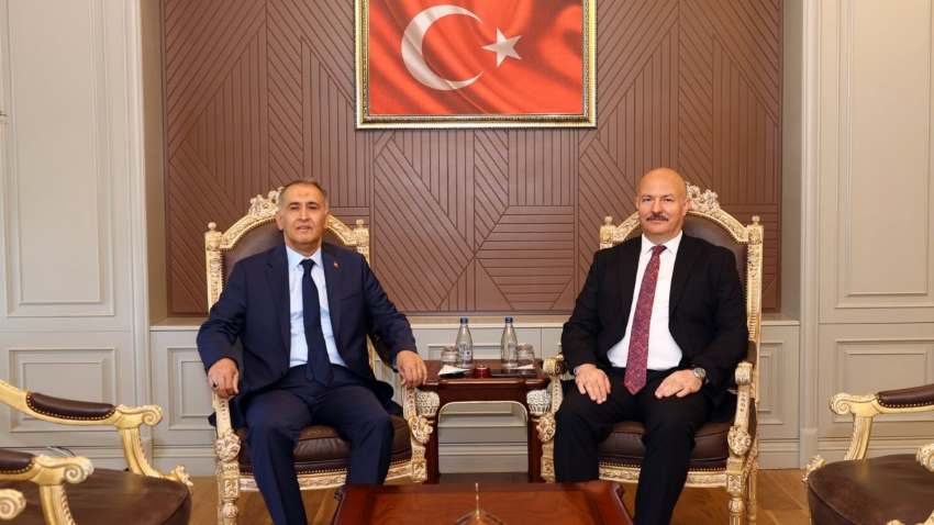 Eski Vali Mahmut Çuhadar'dan Vali Küçük'e Ziyaret