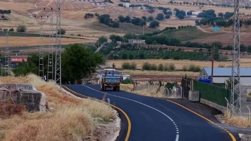 Pişnik’te asfalt ve parke çalışmaları sürüyor