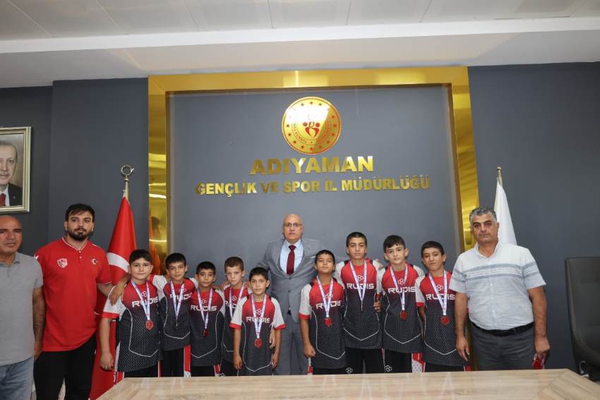 Adıyamanlı güreşçilerden madalya yağmuru
