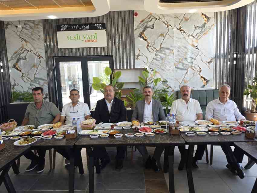 MHP Kahta, muhtarlarla sorunları masaya yatırdı