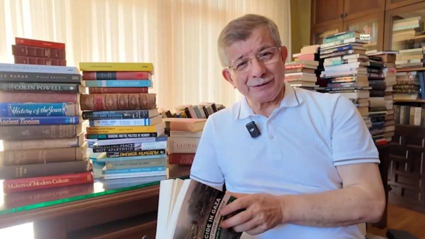 Davutoğlu aktif parti siyasetinden çekildi