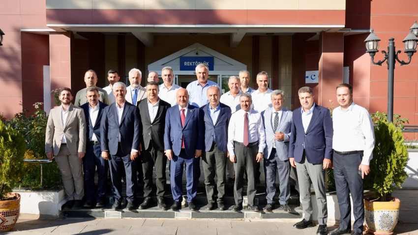 AK Parti heyetinden ADYÜ Rektörü Keleş'e ziyaret