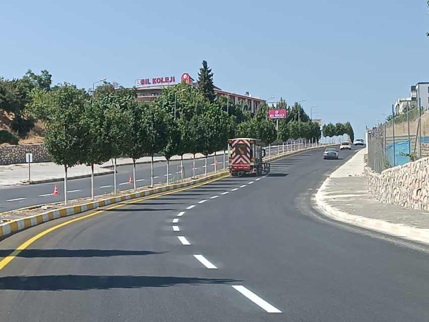 Adıyaman’da asfalt ve kaldırım çalışmaları sürüyor