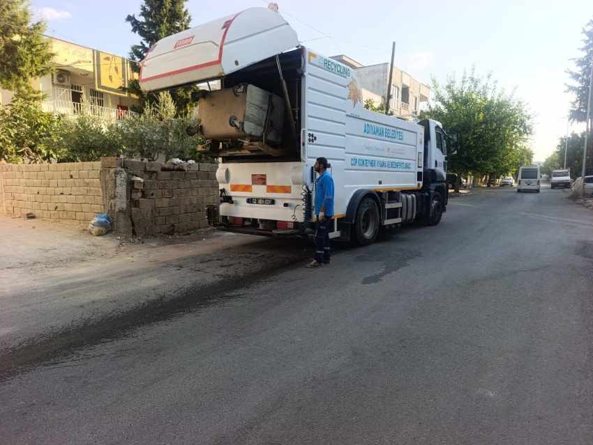 Adıyaman’da çöp konteynerleri düzenli temizleniyor