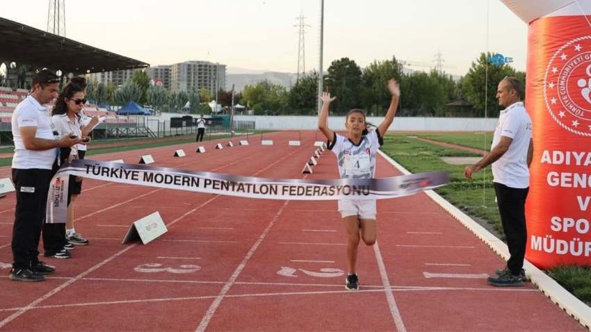 Adıyaman’da genç sporcular modern pentatlonda yarıştı
