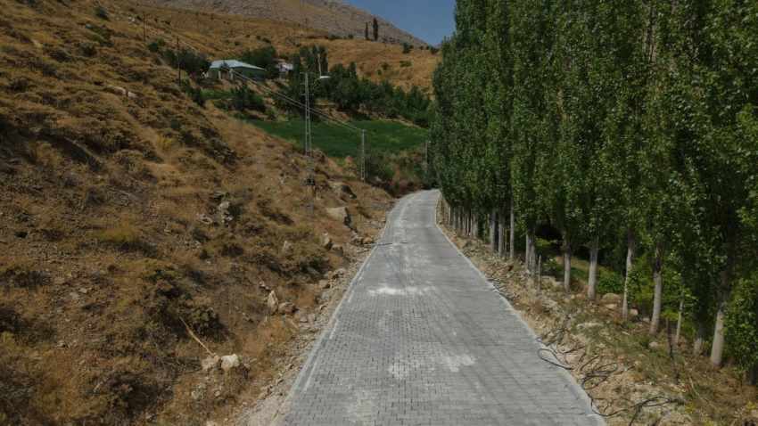 Şerefhan Köyü’nde altyapı tamam, yollar yenilendi