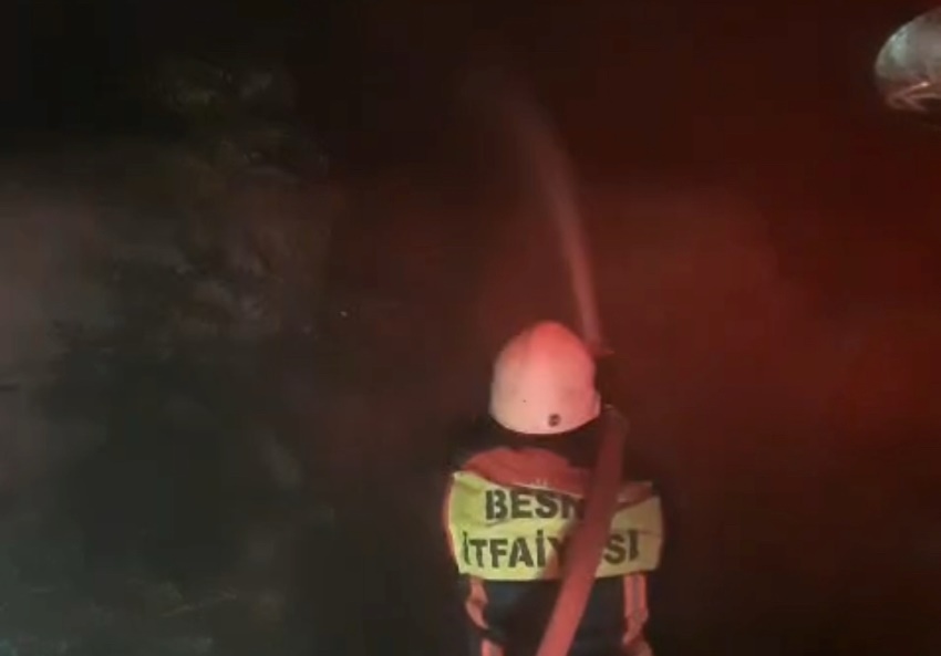 Besni’de iki katlı evde yangın çıktı