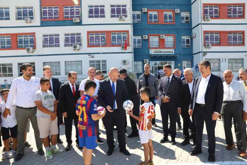 Adıyaman’da Çocuklar İçin Okul Bahçeleri Sahaya Dönüşüyor
