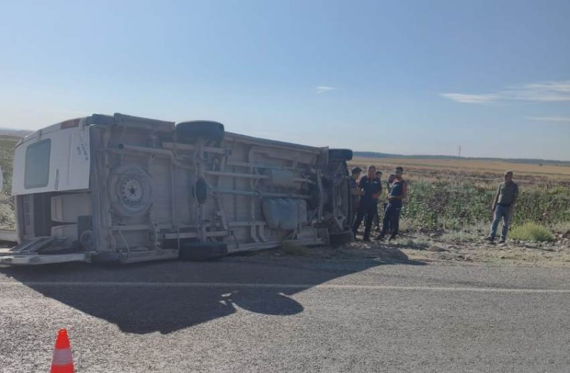 Samsat’ta minibüs kazası: 12 yaralı