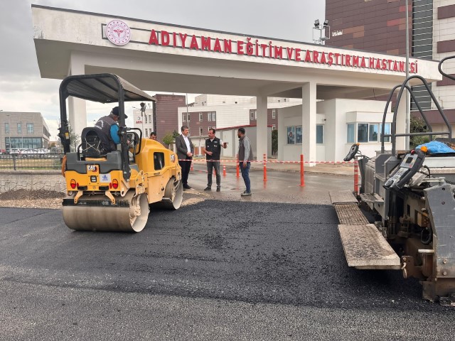 Adıyaman’da hastaneler bölgesine sıcak asfalt